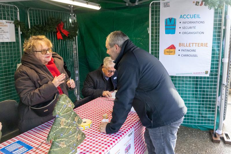 2025-12-06-07-marche-de-Noel-web-9597